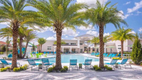 Opulent Retreat, Pool & Lake View, Near Parks